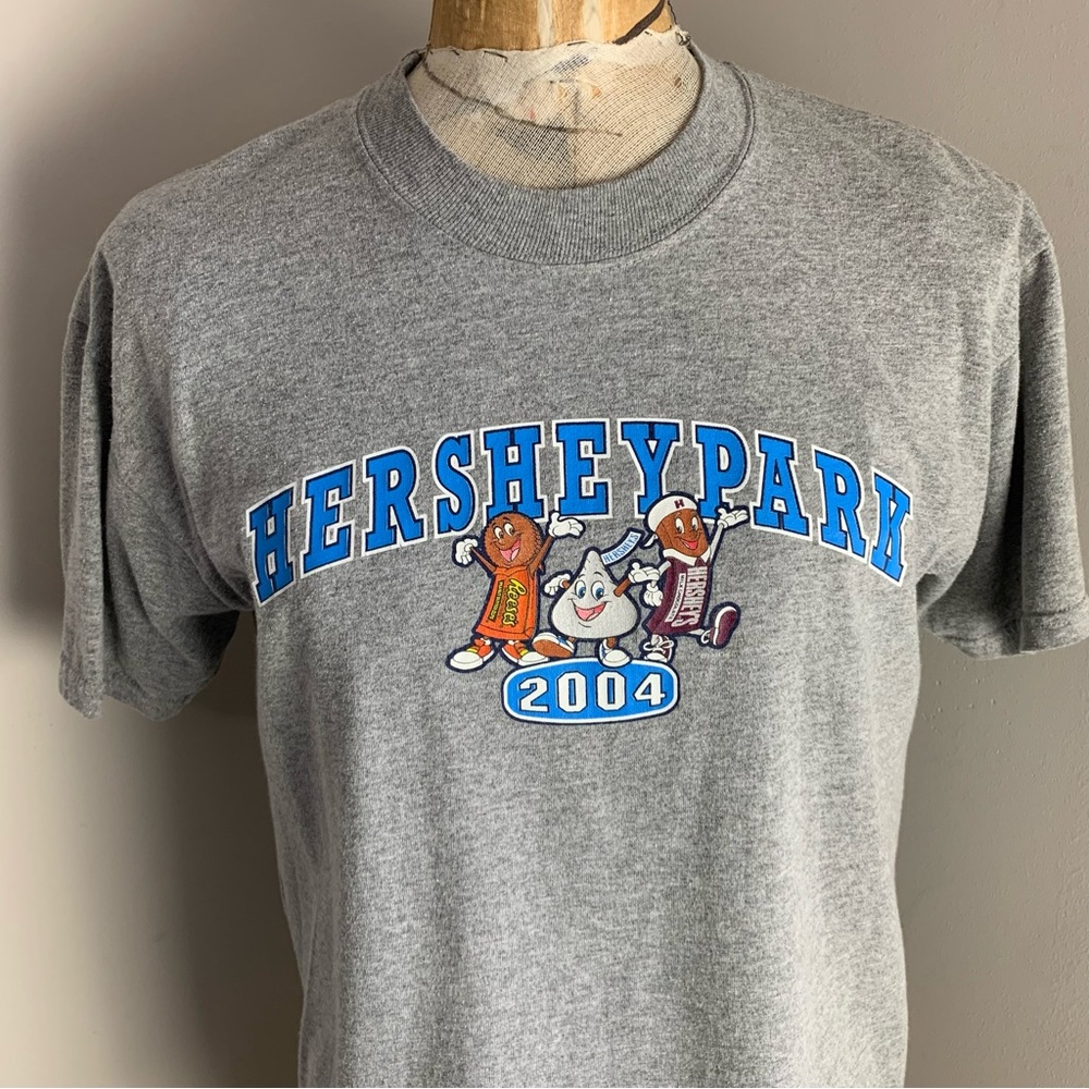 Vintage Hershey Park Pennsylvania Shirt Grey Medium Kiss Reeses Chocolate 2004